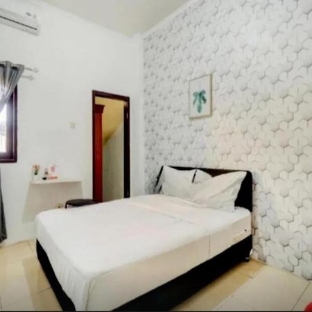 Hotel Reddoorz Near Plaza Araya Malang Blimbing  Exteriér fotografie
