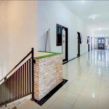 Hotel Reddoorz Near Plaza Araya Malang Blimbing  Exteriér fotografie