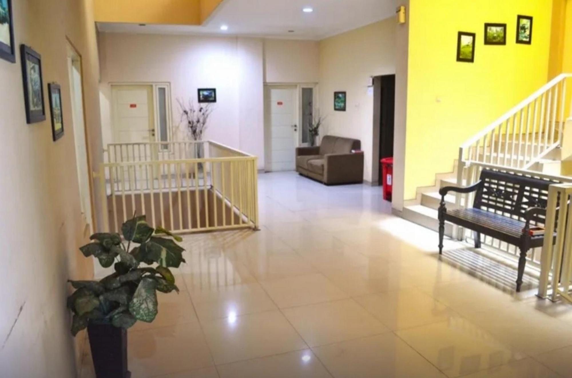 Hotel Reddoorz Near Plaza Araya Malang Blimbing  Exteriér fotografie